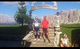 Martin s Ivanem na Passo Giau, spokojeni po jídle, 2236 m.n.m.