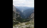 krásné hluboké údolí s Lago di Santa Caterina