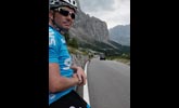 Passo Gardena se blíží, v dálce Sasso Lungo.