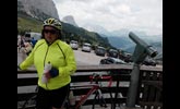 Tam dole je Corvara a v Corvaře kavárna. A v kavárně dortíček.